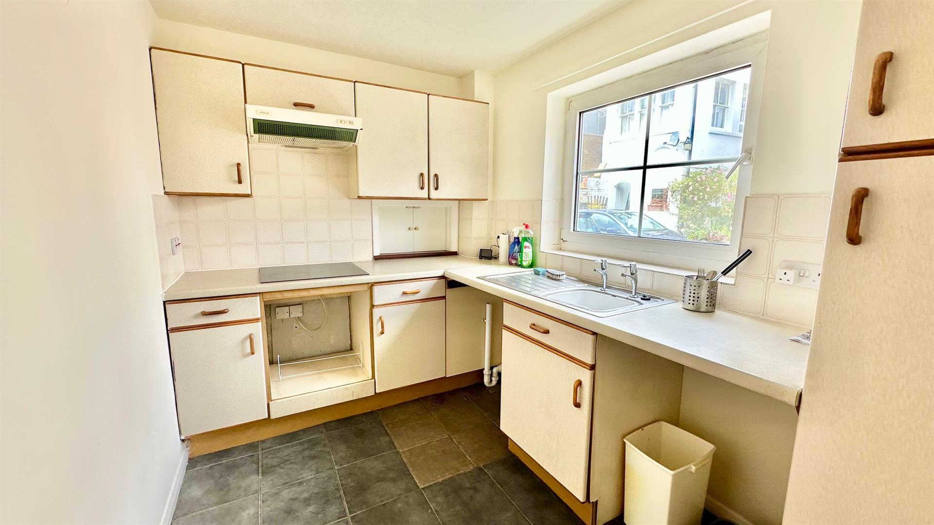 2 bed property in 71 The Bourne,  Old Town, Hastings